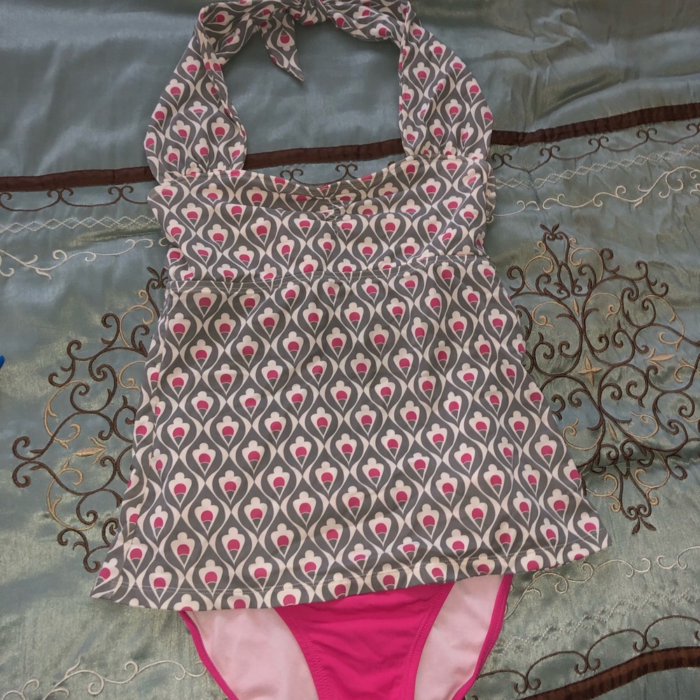 Flattering tankini with high waist bottoms